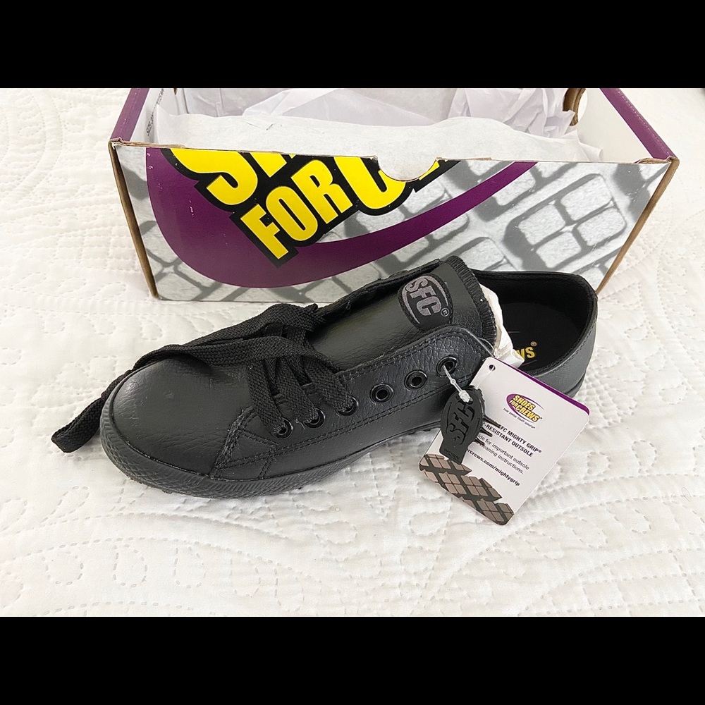 Leather women’s slip-resistant shoes